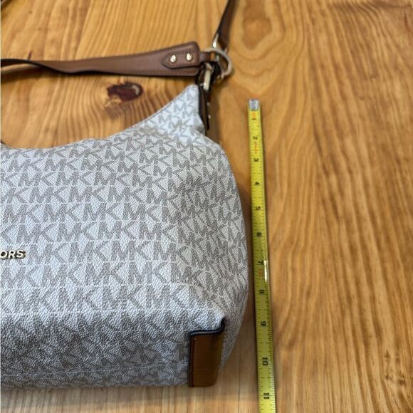 Michael Kors Isabella Convertible Shoulder Bag Purse Over The Shoulder Cream - Picture 5 of 14